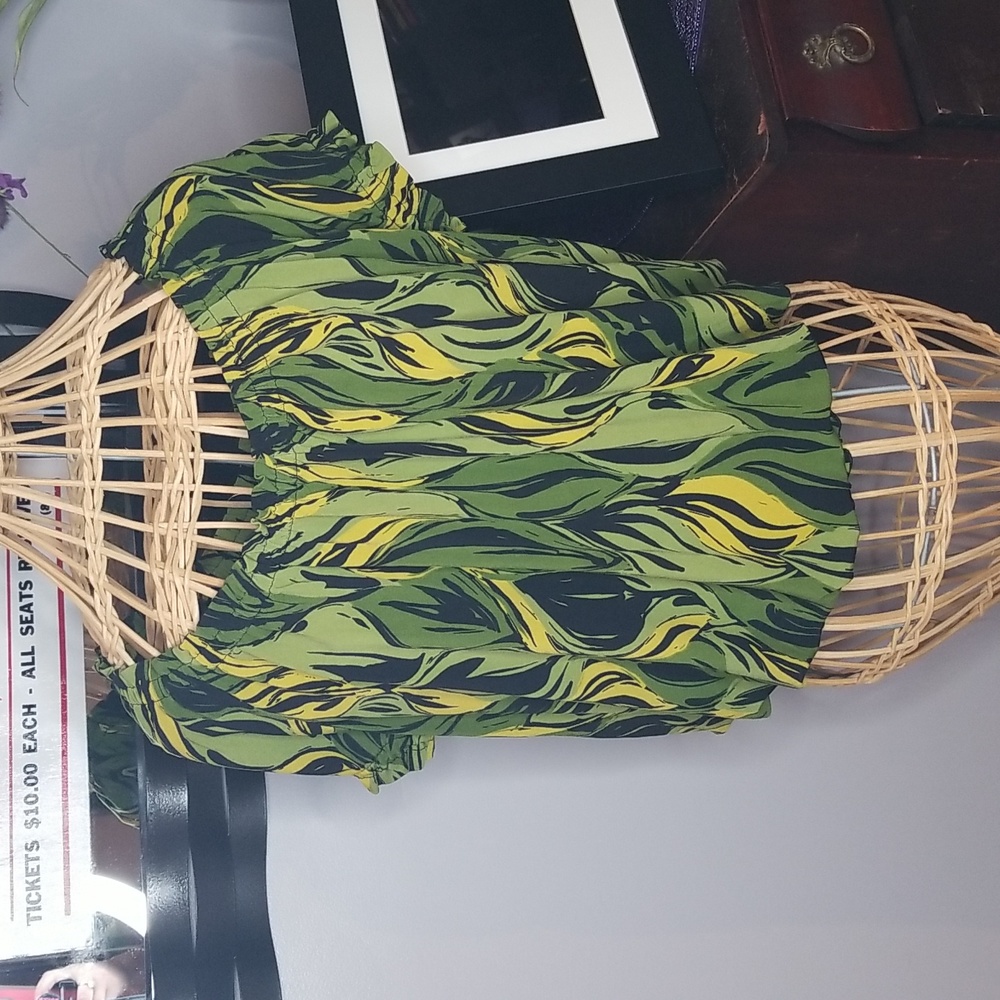 Apt 9 Petite Medium Green, Yellow and Black Short Sleeve Blouse